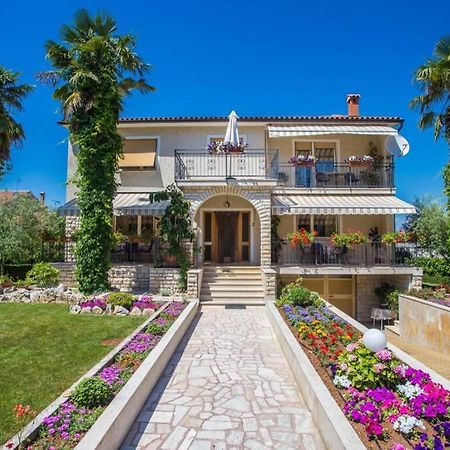 Garden View Apartment In Porec For 2 - 3 Persons Kültér fotó