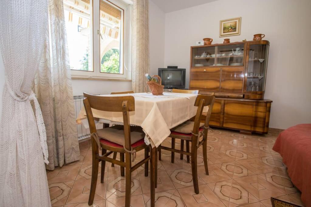 Garden View Apartment In Porec For 2 - 3 Persons Kültér fotó
