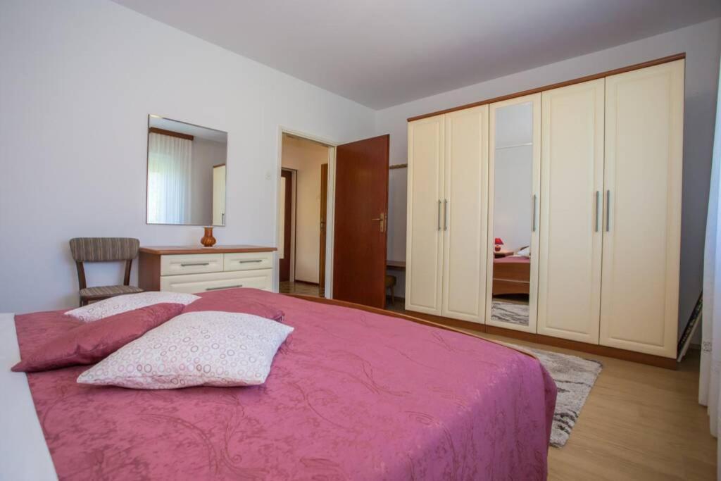 Garden View Apartment In Porec For 2 - 3 Persons Kültér fotó