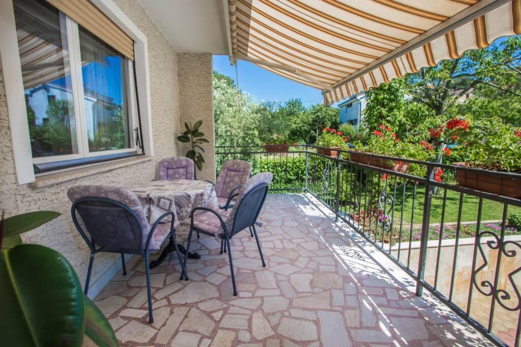 Garden View Apartment In Porec For 2 - 3 Persons Kültér fotó