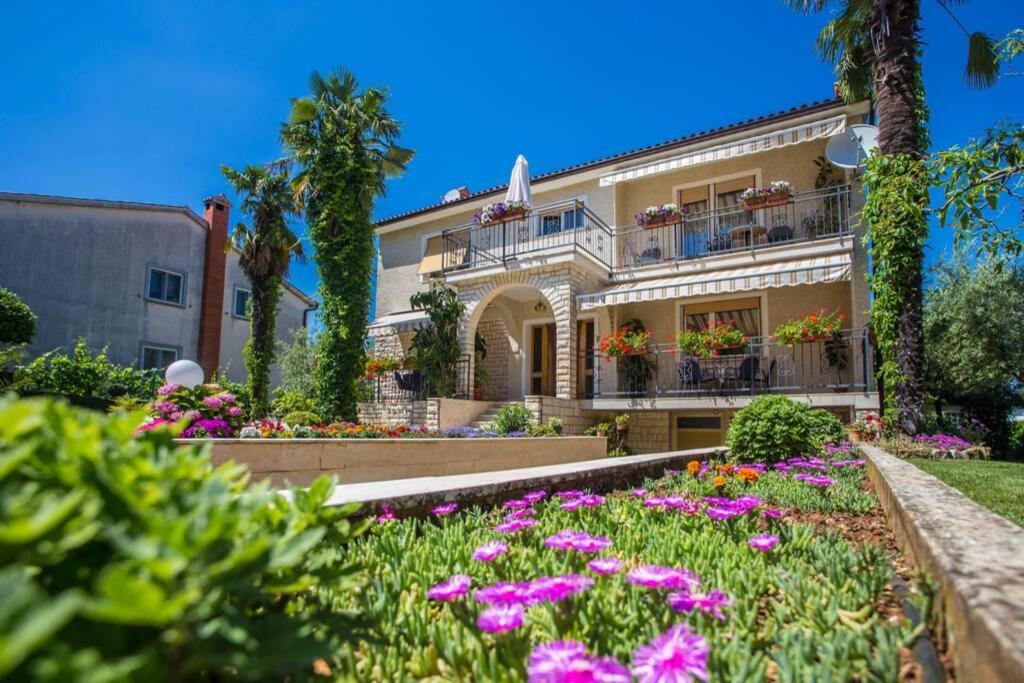 Garden View Apartment In Porec For 2 - 3 Persons Kültér fotó